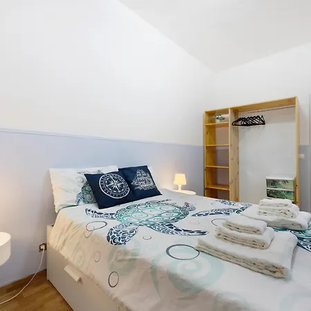 Light House Apartment *